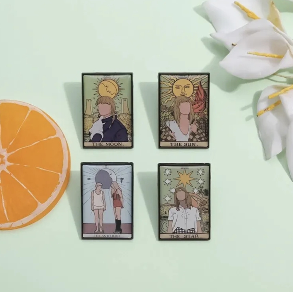 🎶 Taylor Swift Tarot Cards - Enamel Pin